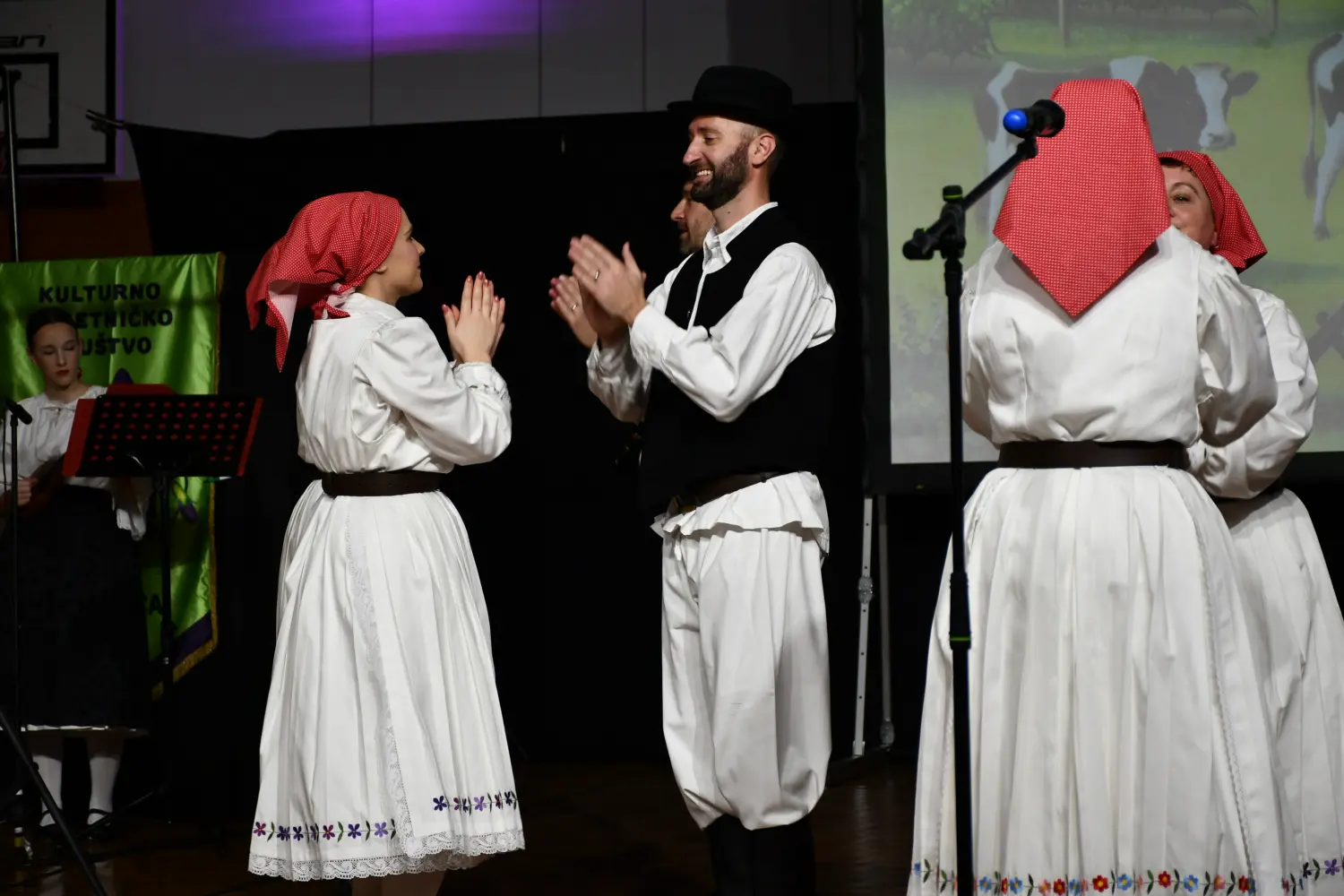 korak uz korak, ruku pod ruku (9)