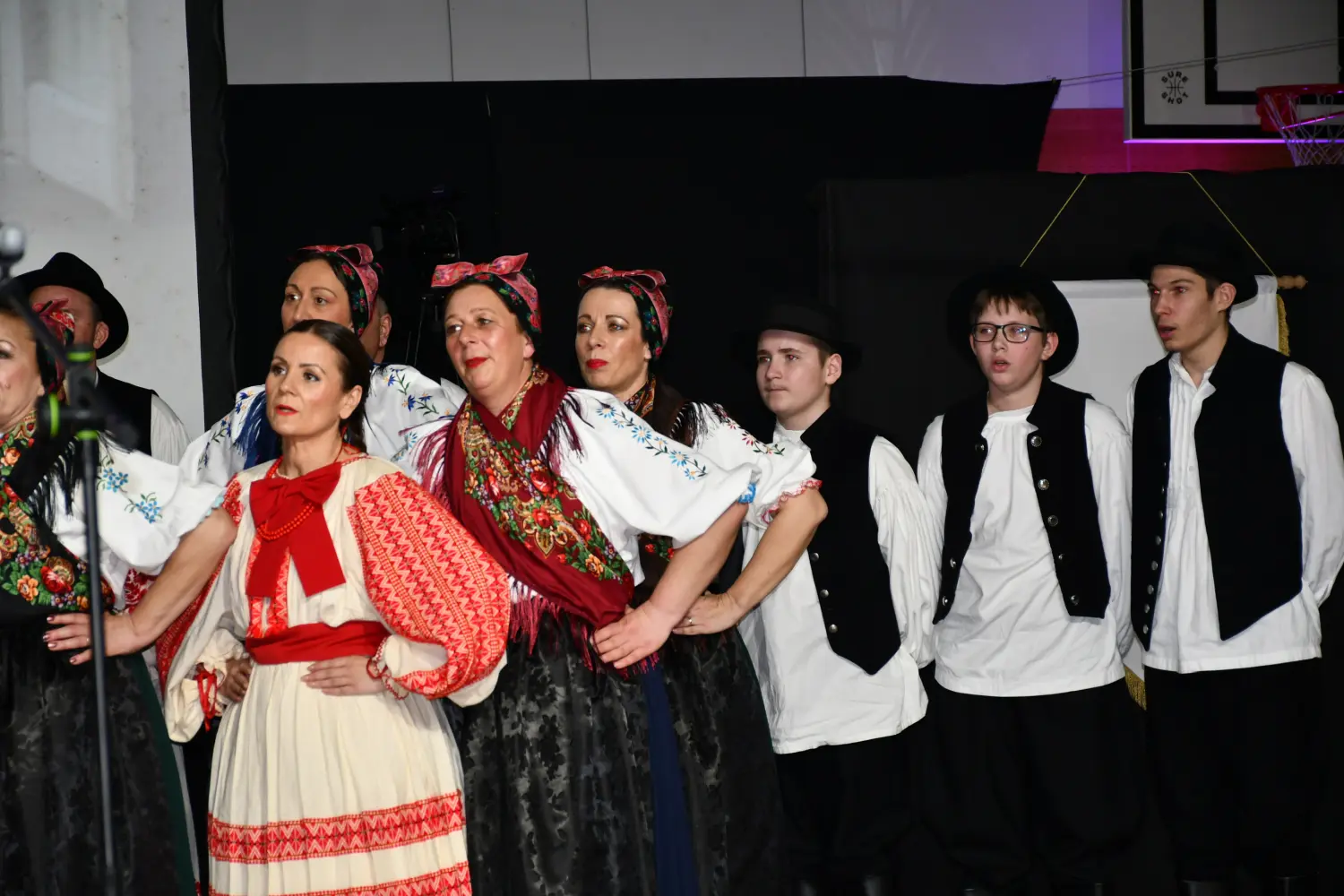 korak uz korak, ruku pod ruku (9)