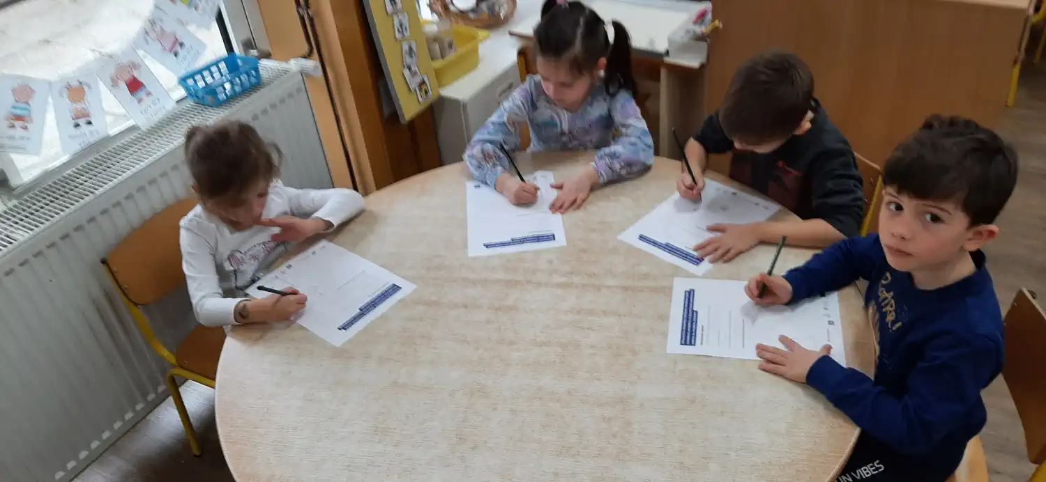 DV CVRČAK Kako ekrani utječu na djecu Predškolci kroz igru učili o zdravim navikama (10)