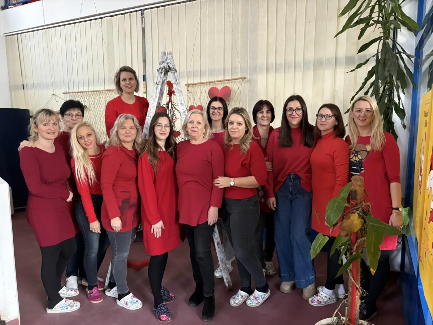 DV Cipelica, Dan crvenih haljina (6) DV Cipelica, Dan crvenih haljina (6)