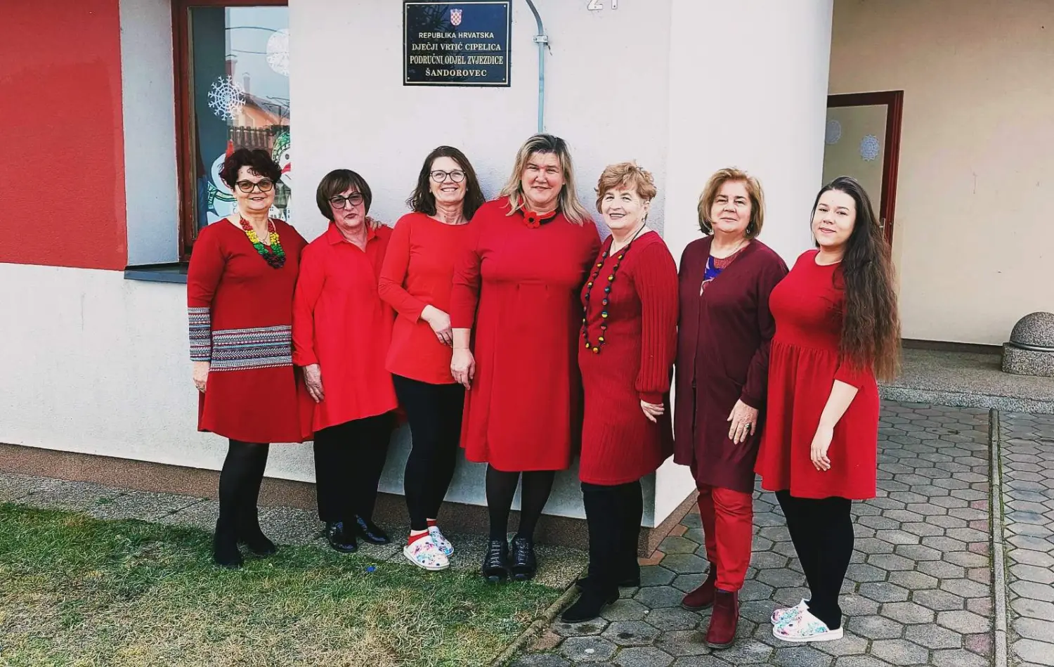 DV Cipelica, Dan crvenih haljina (7) DV Cipelica, Dan crvenih haljina (7)