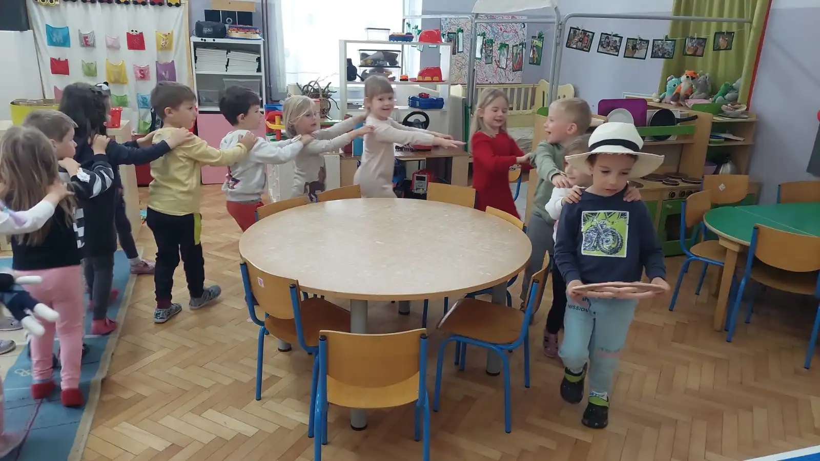 DV Cvrčak (17) DV Cvrčak (17)