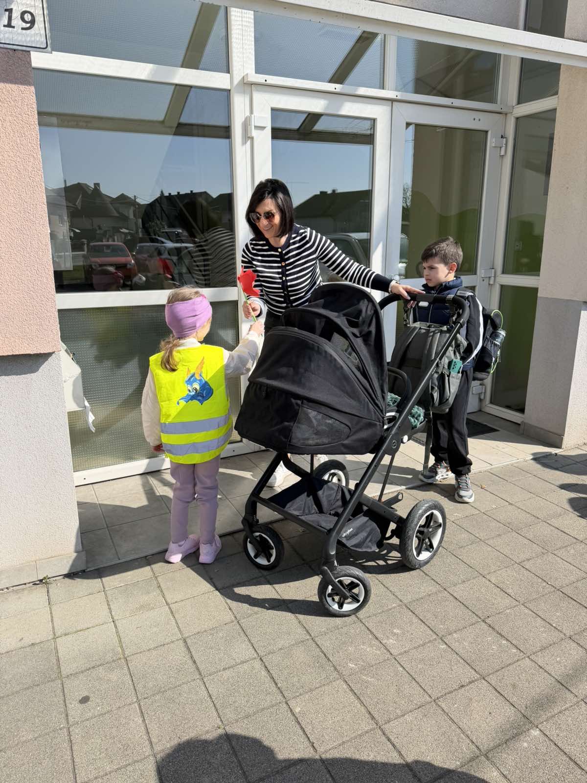 DV Dječja mašta – dan žena (24)