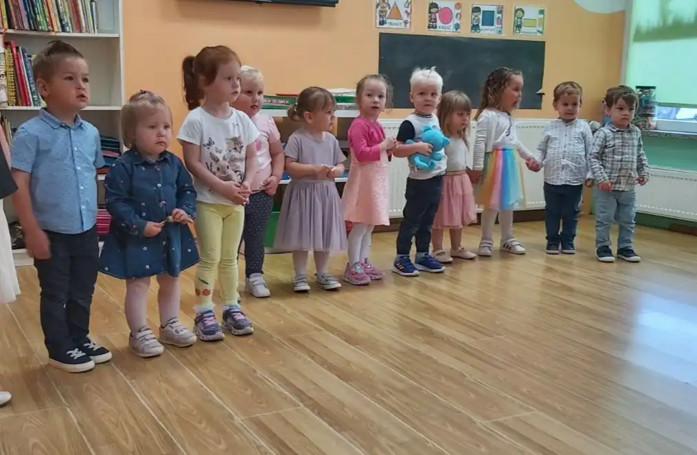 DV Mala Tratinčica priredba majčin dan (1) DV Mala Tratinčica priredba majčin dan (1)