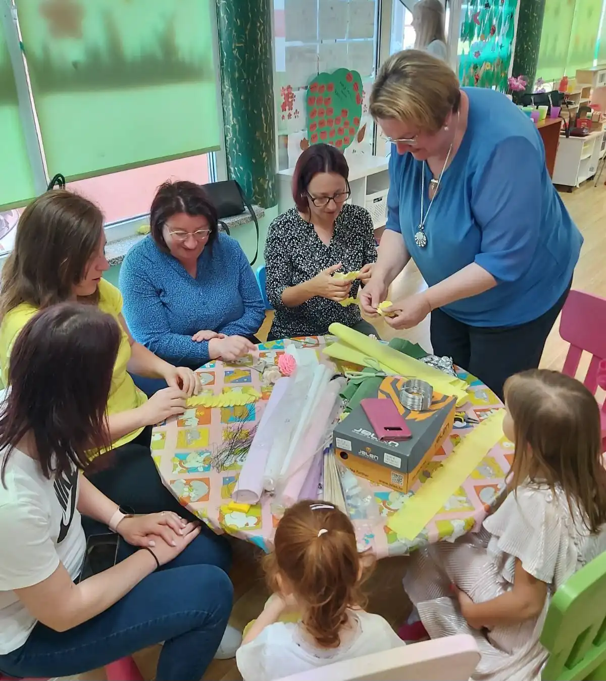 DV Mala Tratinčica priredba majčin dan (2) DV Mala Tratinčica priredba majčin dan (2)