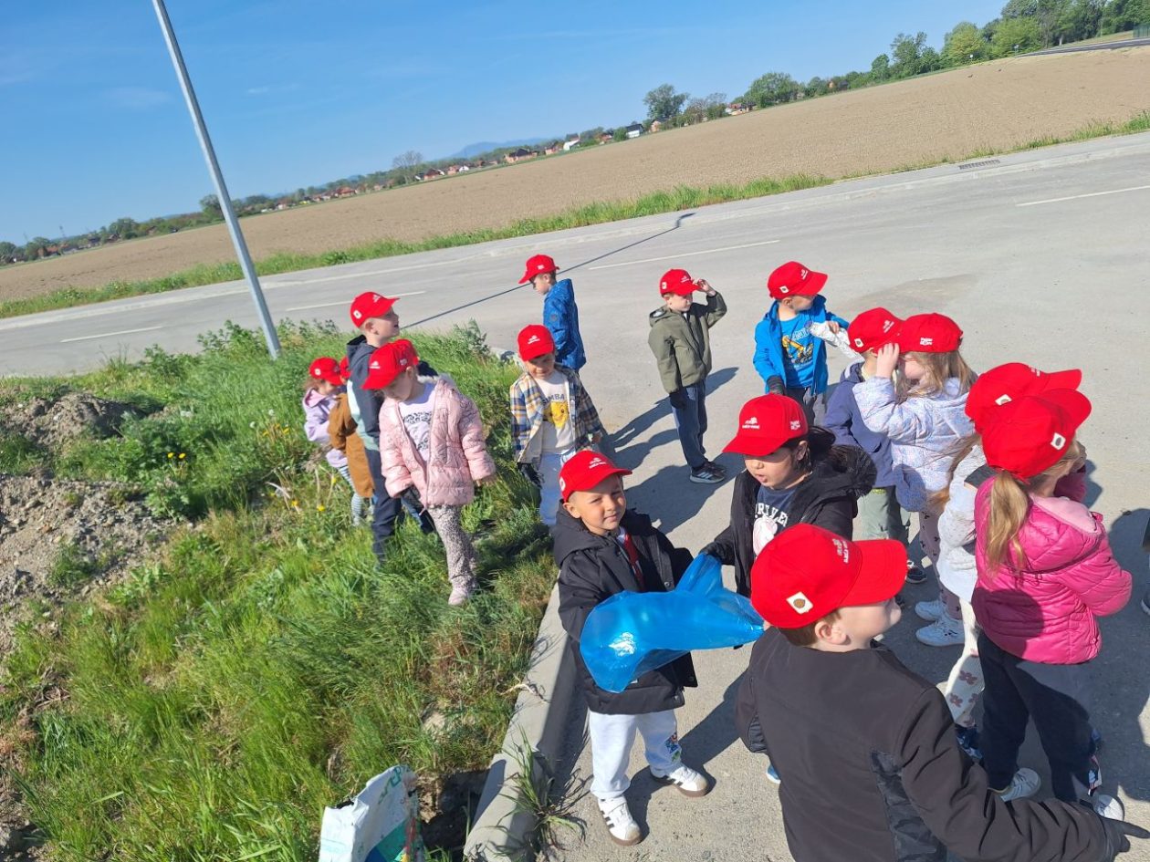 DV REHEKI Djeca kroz sadnju i čišćenje učila kako čuvati planet (3)