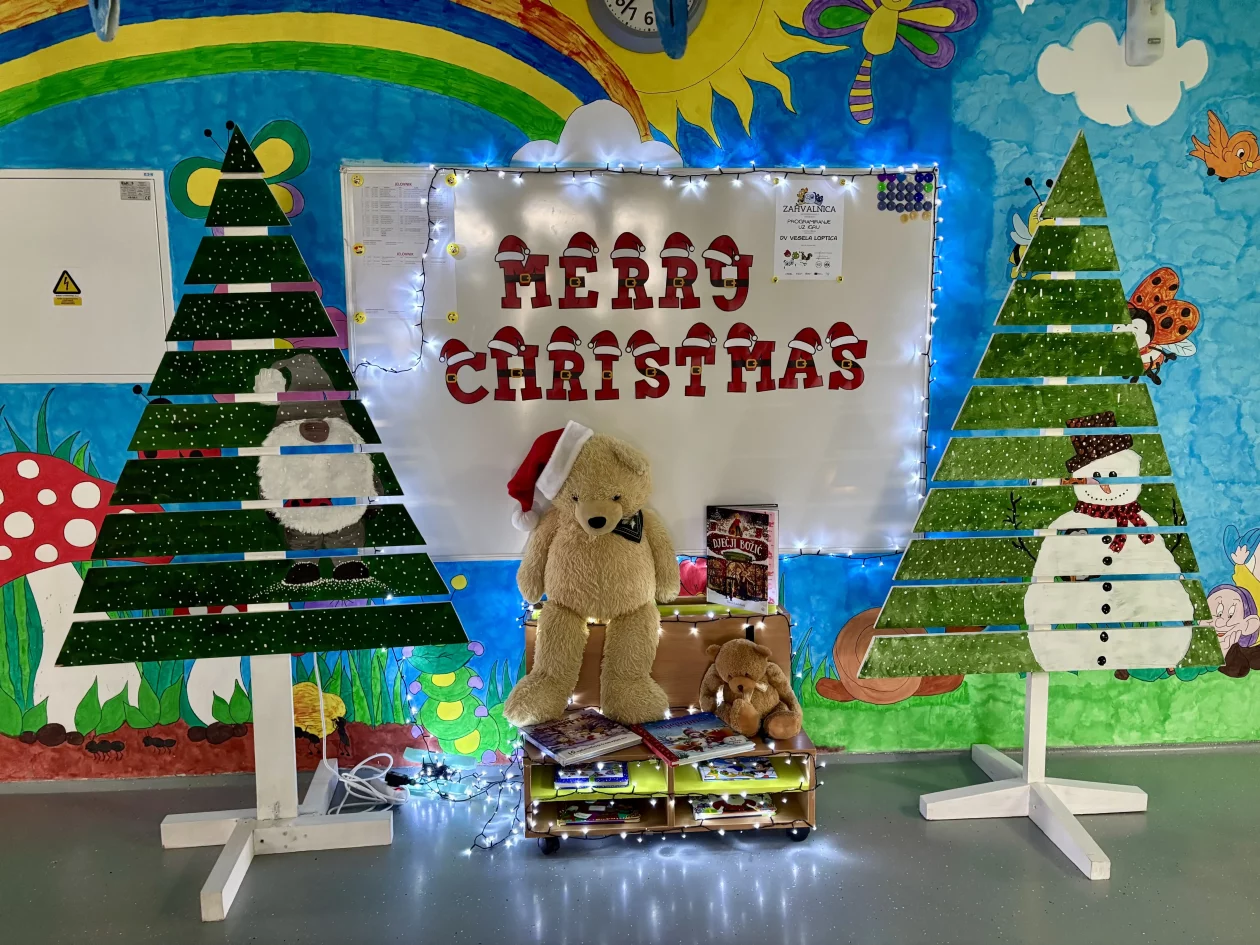 DV VESELA LOPTICA (1)