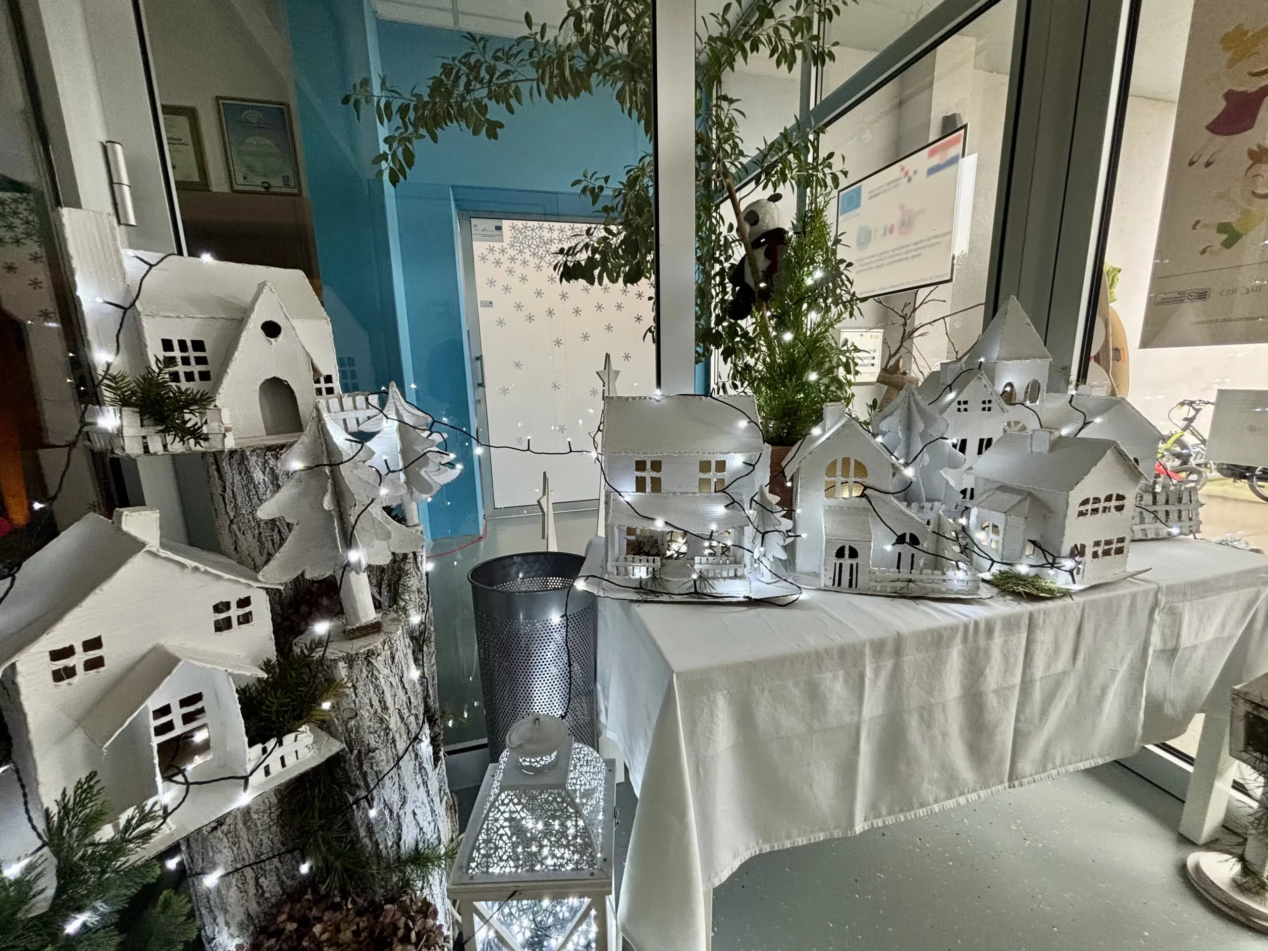 DV VESELA LOPTICA (2)