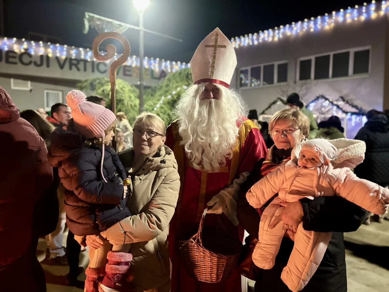 DV VESELA LOPTICA (38)