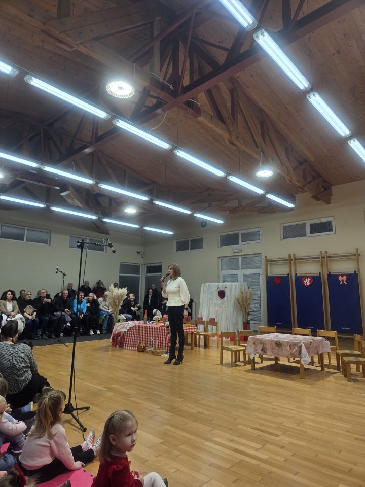 DV VRAPČIĆ ŠENKOVEC Bake i djedovi u središtu priredbe ‘Volim djeda i baku’ (1) DV VRAPČIĆ ŠENKOVEC Bake i djedovi u središtu priredbe ‘Volim djeda i baku’ (1)