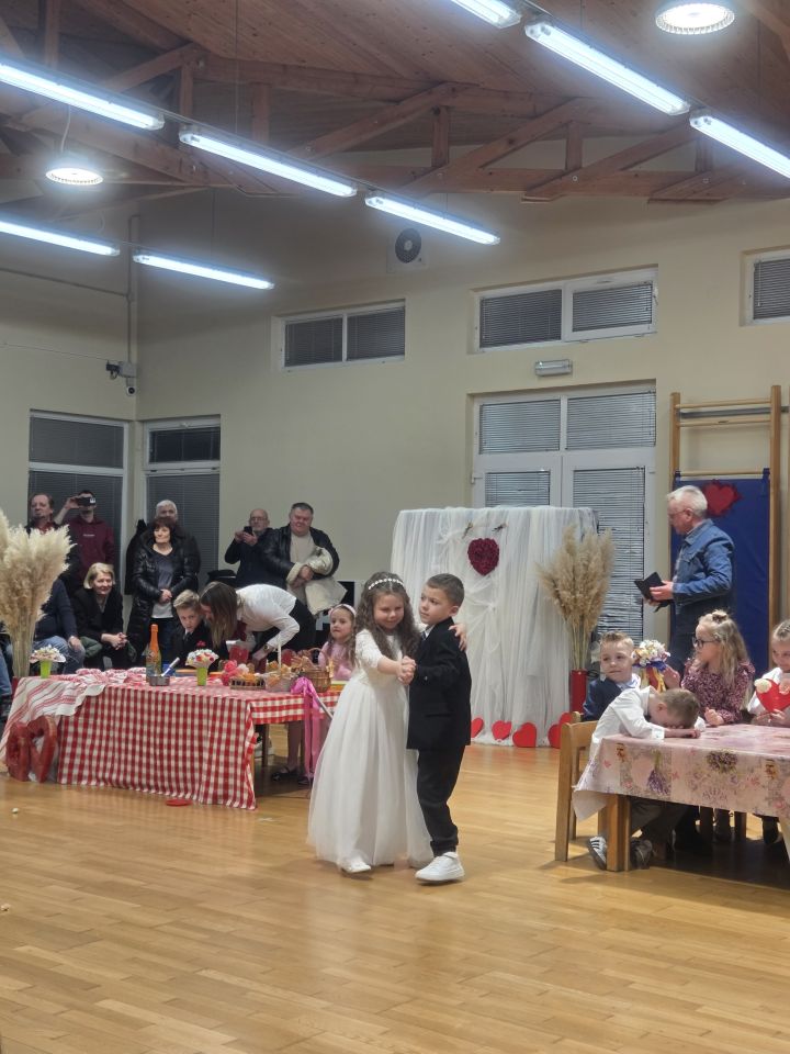 DV VRAPČIĆ ŠENKOVEC Bake i djedovi u središtu priredbe ‘Volim djeda i baku’ (5) DV VRAPČIĆ ŠENKOVEC Bake i djedovi u središtu priredbe ‘Volim djeda i baku’ (5)