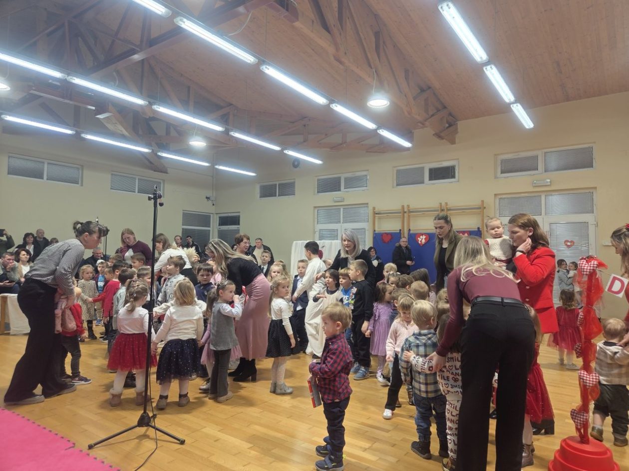 DV VRAPČIĆ ŠENKOVEC Bake i djedovi u središtu priredbe ‘Volim djeda i baku’ (9) DV VRAPČIĆ ŠENKOVEC Bake i djedovi u središtu priredbe ‘Volim djeda i baku’ (9)