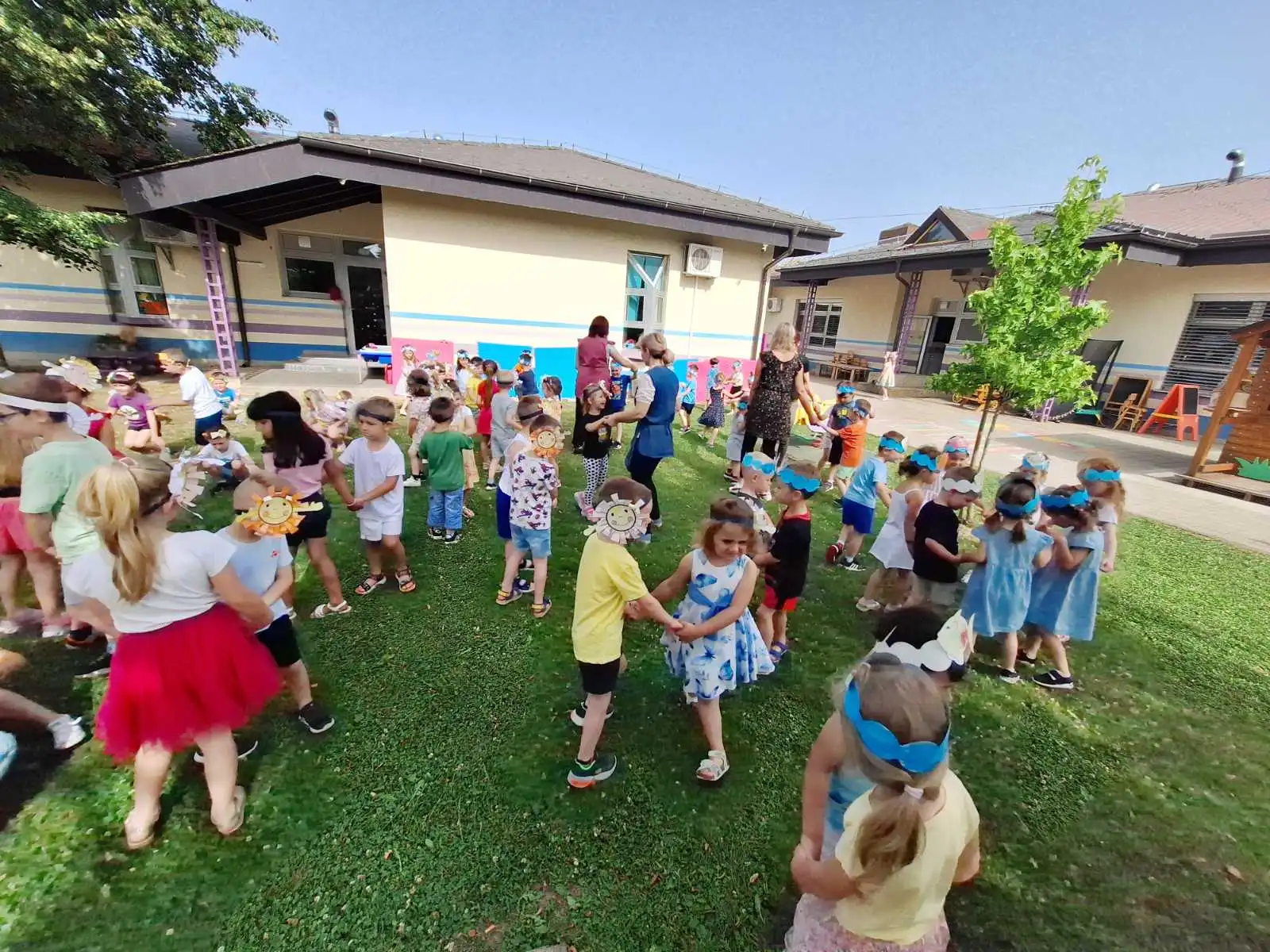 DV Zvončić prvi dan ljeta i predstava 2024. Nedelišće (7) DV Zvončić prvi dan ljeta i predstava 2024. Nedelišće (7)