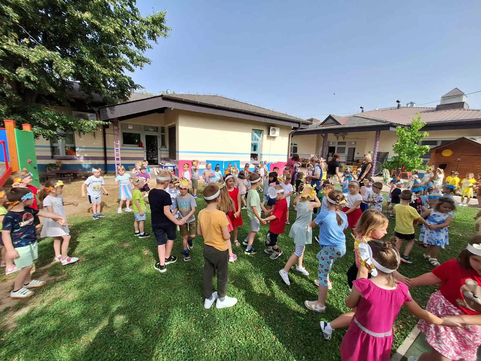 DV Zvončić prvi dan ljeta i predstava 2024. Nedelišće (8) DV Zvončić prvi dan ljeta i predstava 2024. Nedelišće (8)