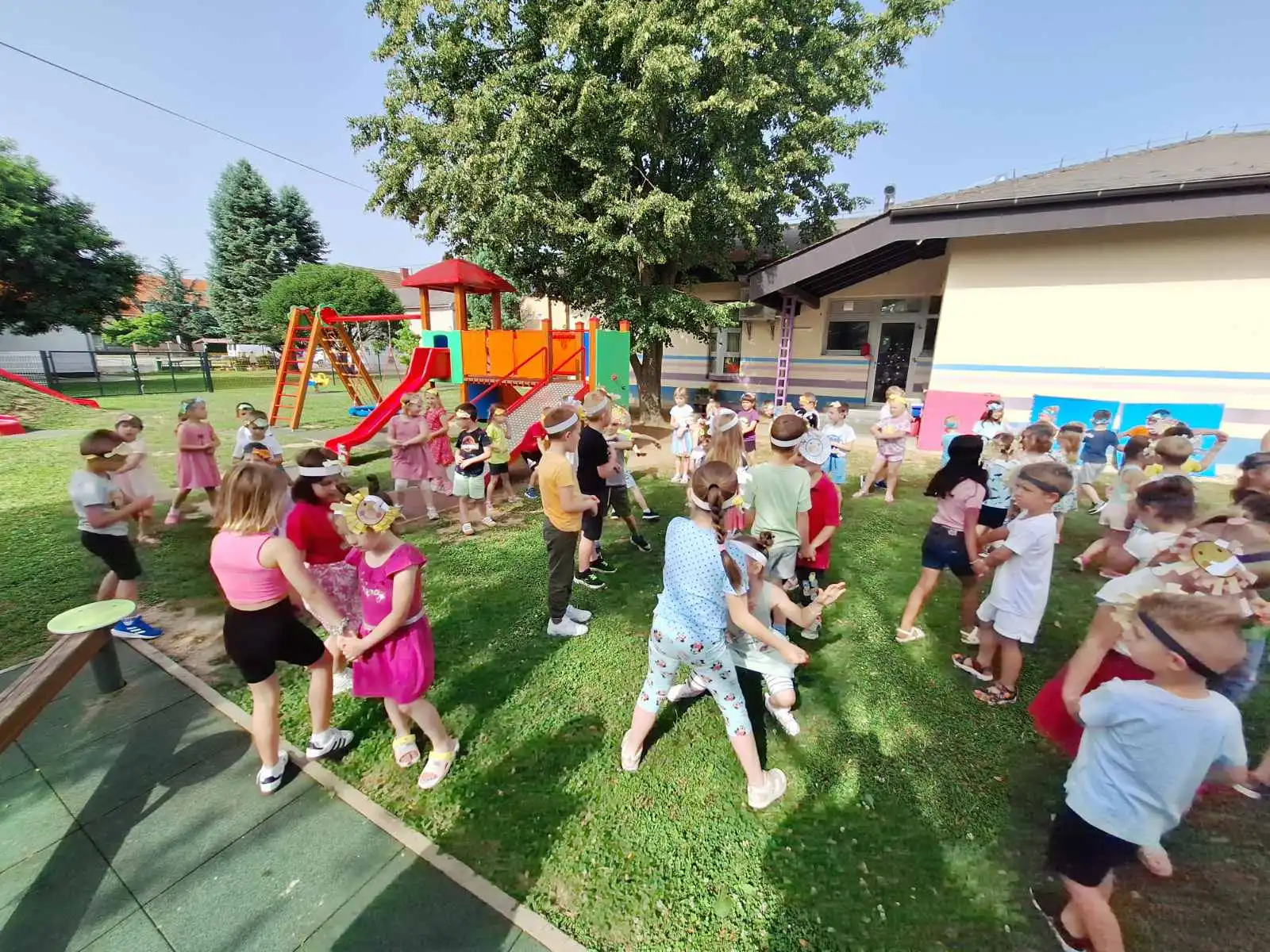 DV Zvončić prvi dan ljeta i predstava 2024. Nedelišće (9) DV Zvončić prvi dan ljeta i predstava 2024. Nedelišće (9)