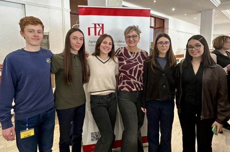 DVA ZLATA I BRONCA Gimnazijalci briljirali na državnom natjecanju iz biologije (3) DVA ZLATA I BRONCA Gimnazijalci briljirali na državnom natjecanju iz biologije (3)