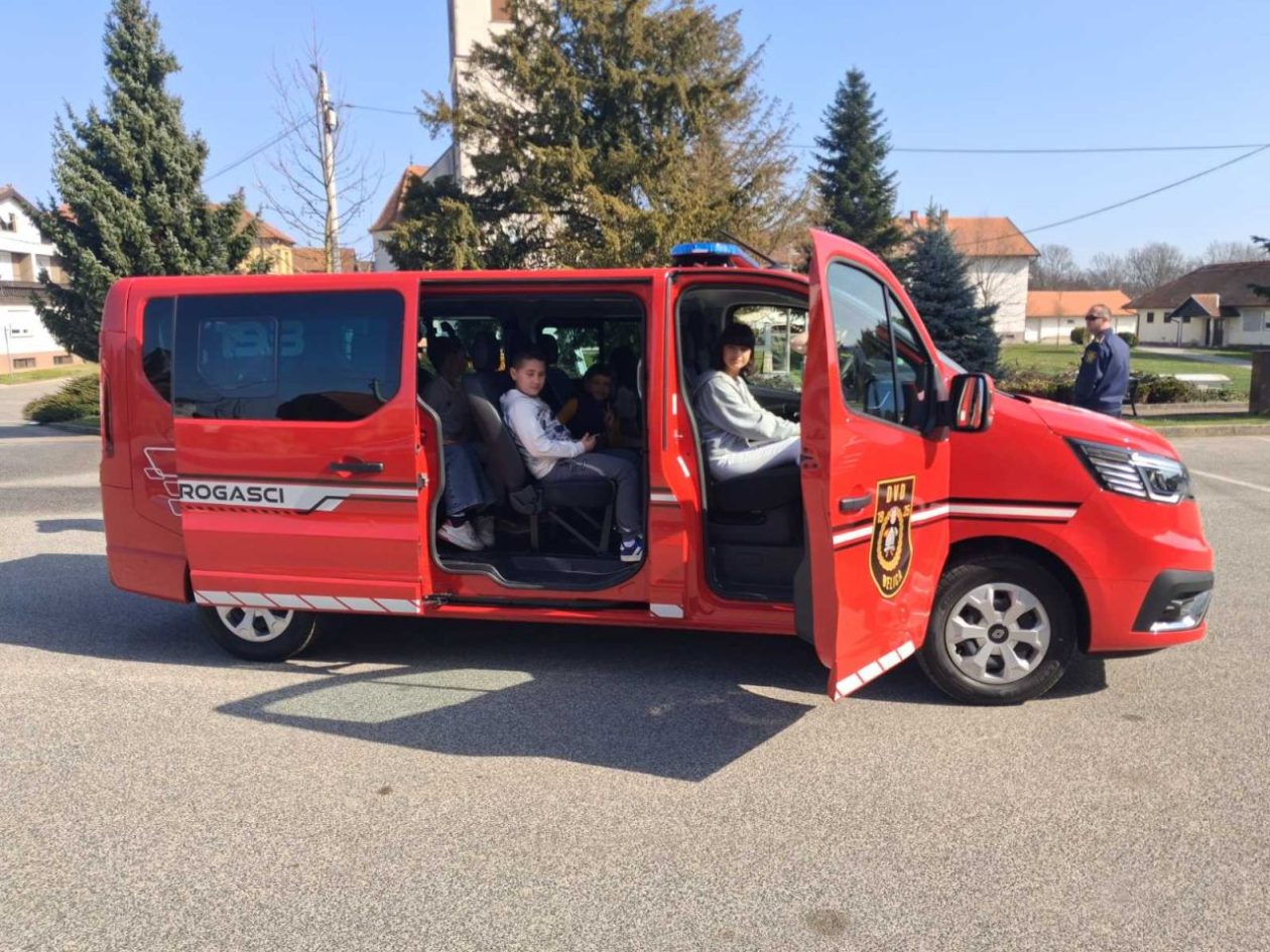 DVD BELICA Mještani i vatrogasci svečano dočekali novo kombi vatrogasno vozilo (1)