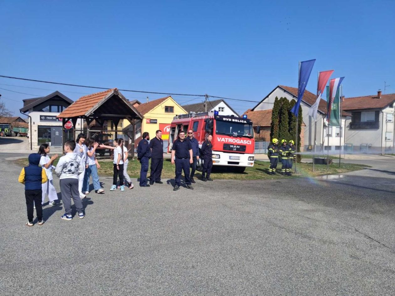 DVD BELICA Mještani i vatrogasci svečano dočekali novo kombi vatrogasno vozilo (3)