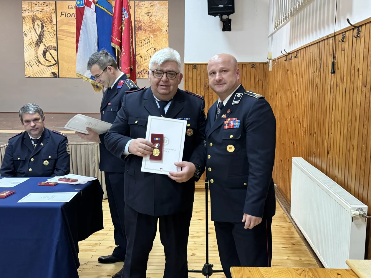 DVD DEKANOVEC IZBORNA SKUPŠTINA (32)