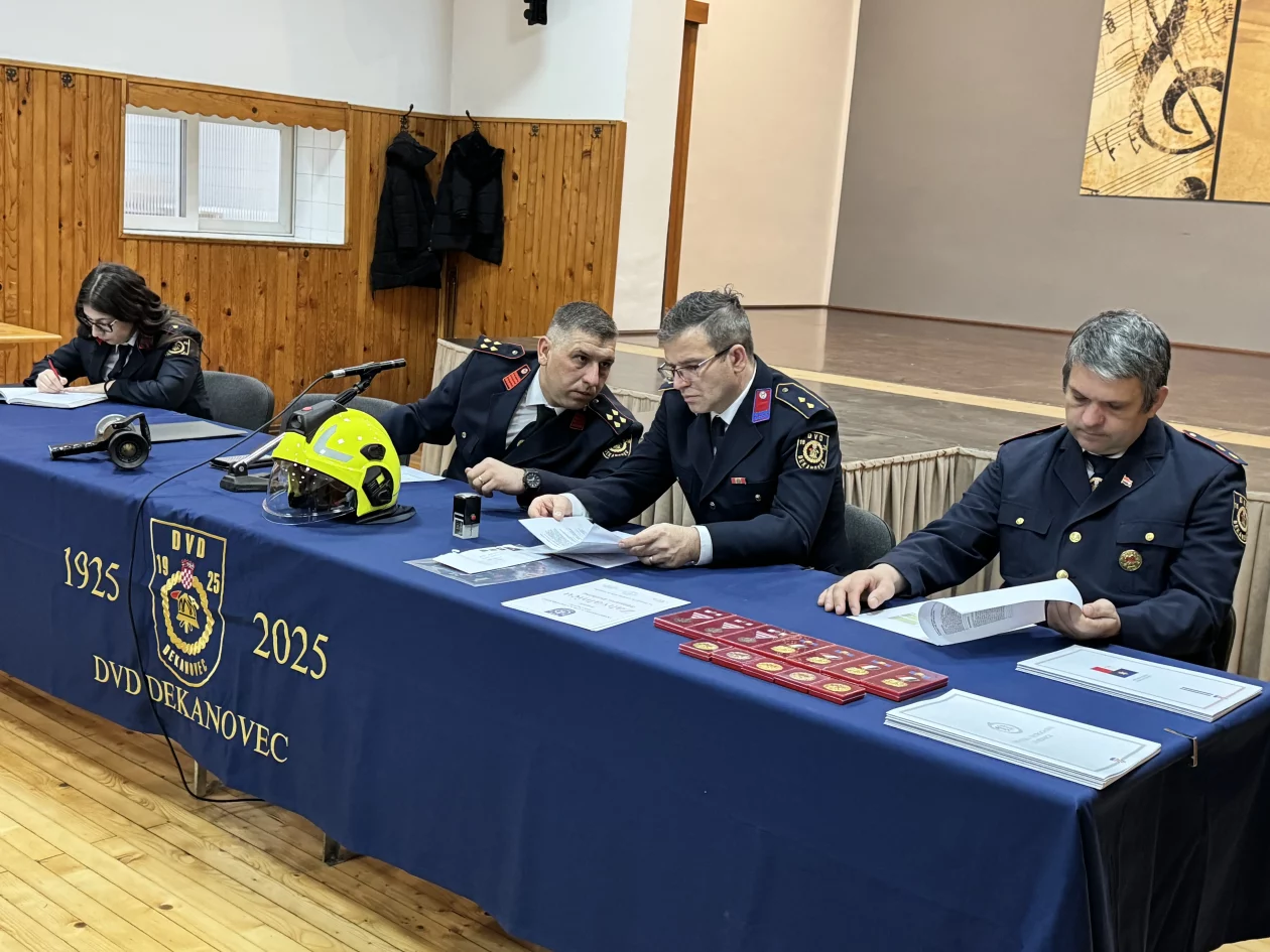 DVD DEKANOVEC IZBORNA SKUPŠTINA (8)