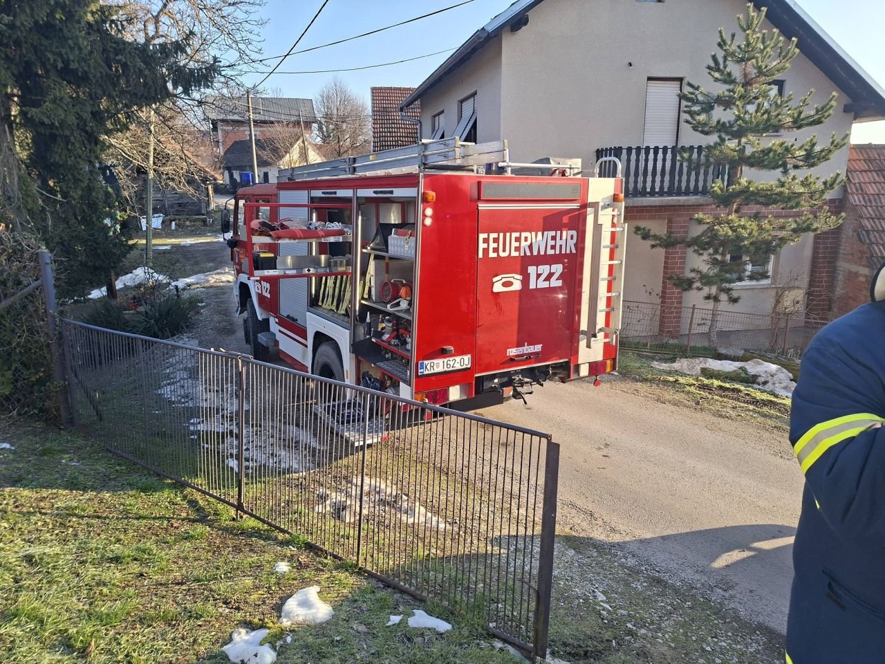 DVD OREHOVICA Dvije intervencije u jednom danu – požar dimnjaka i poplavljeni objekt (3)