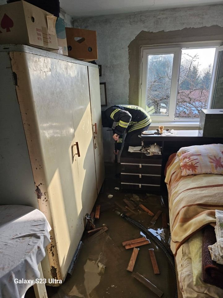 DVD OREHOVICA Dvije intervencije u jednom danu – požar dimnjaka i poplavljeni objekt (6)