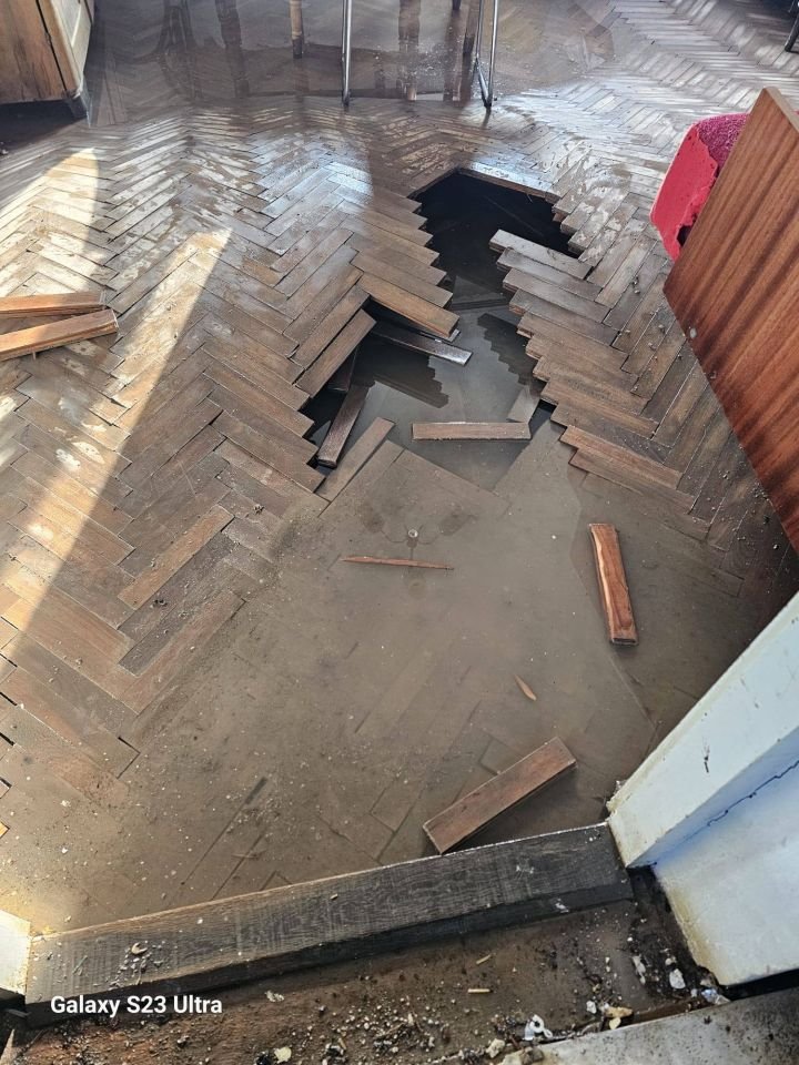 DVD OREHOVICA Dvije intervencije u jednom danu – požar dimnjaka i poplavljeni objekt (7)