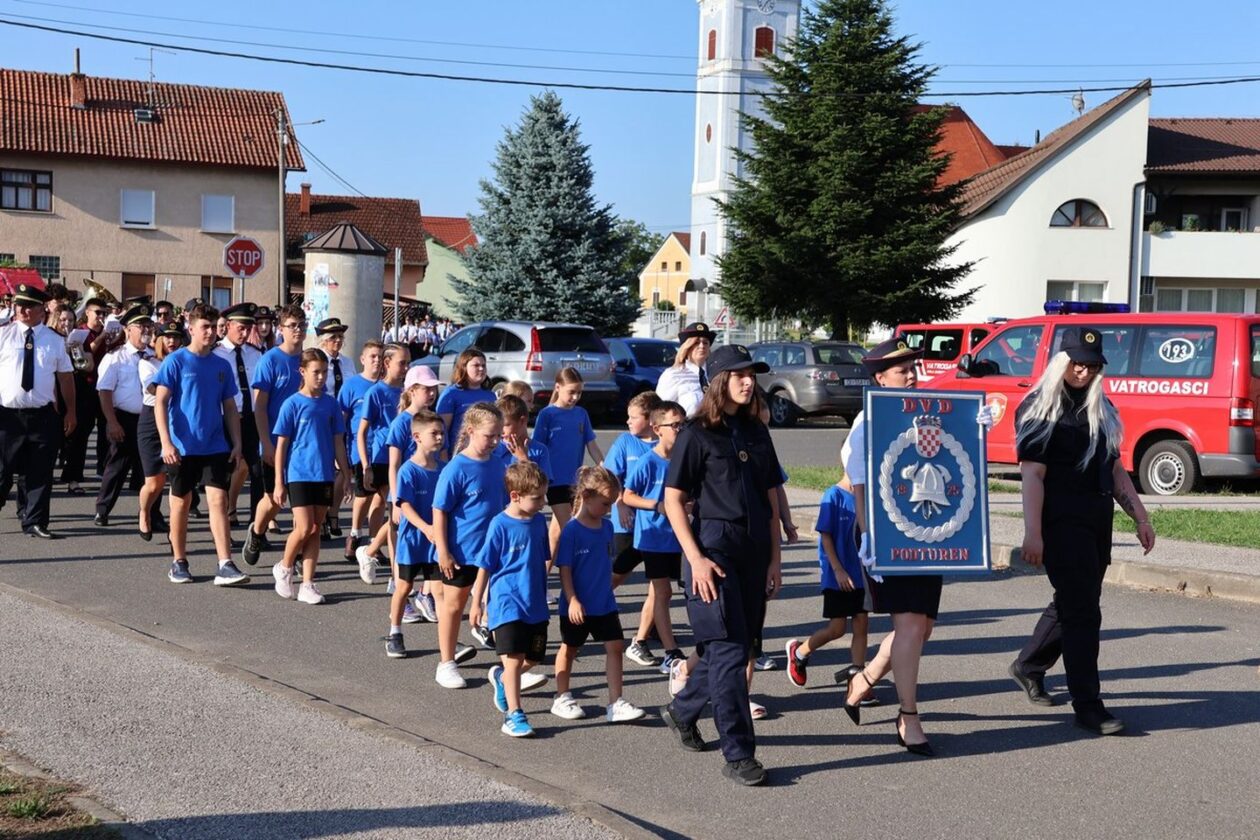 DVD Podturen 100 godina (2)