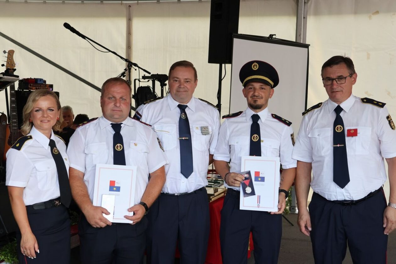 DVD Podturen 100 godina (21)