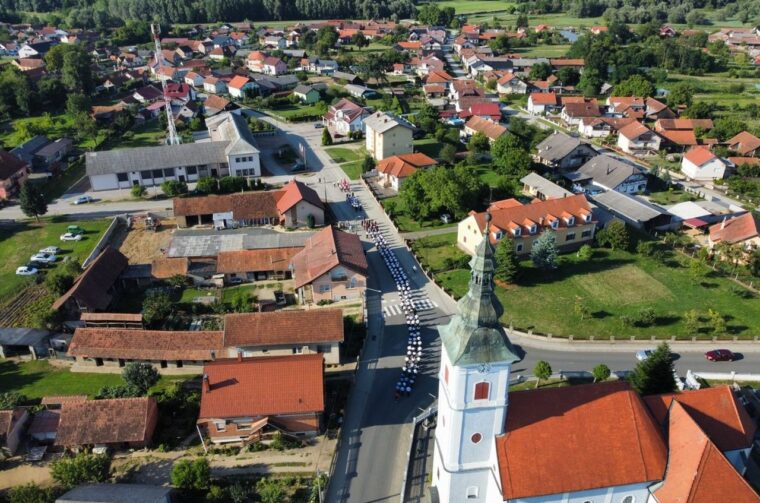 DVD Podturen 100 godina (33) DVD Podturen 100 godina (33)