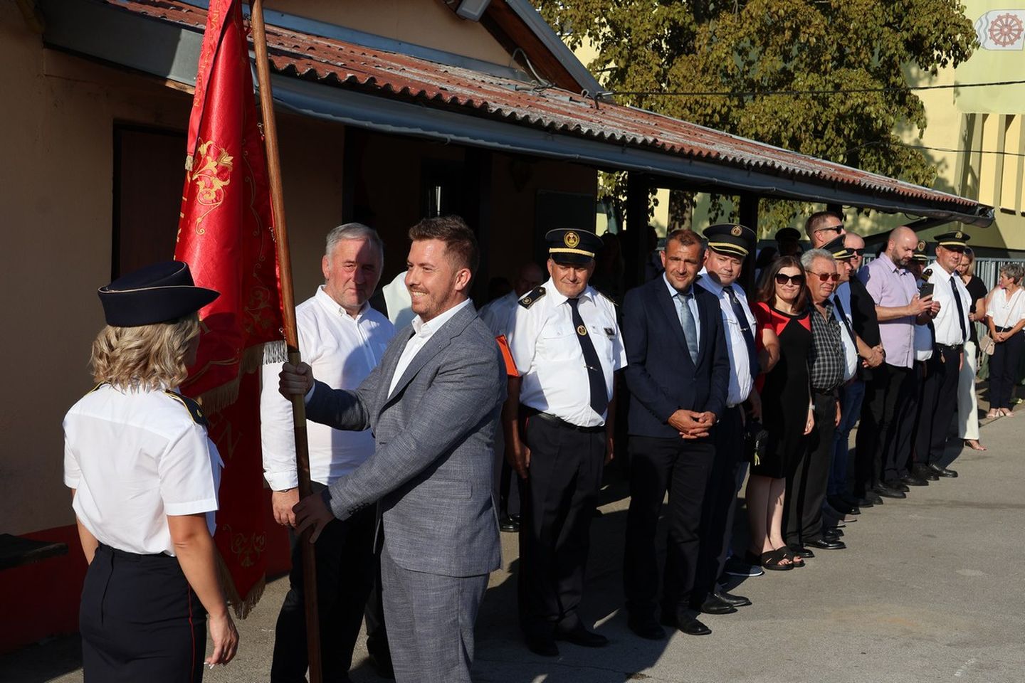 DVD Podturen 100 godina (9) DVD Podturen 100 godina (9)