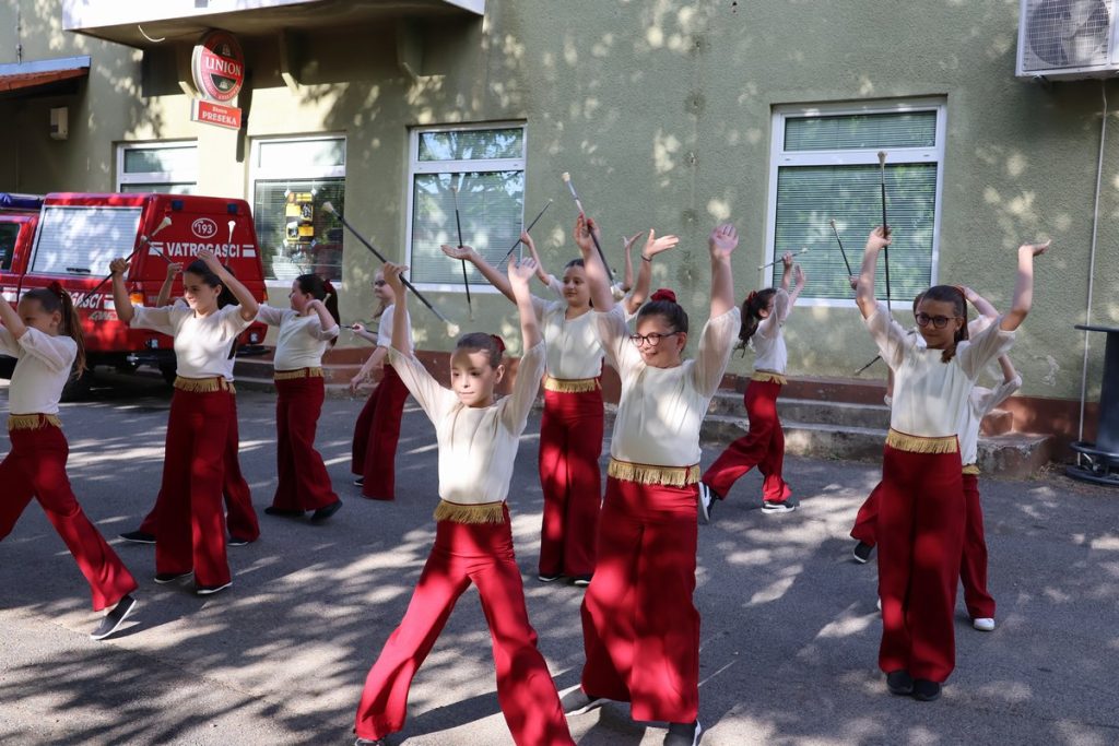 DVD Preseka, 100 godina (34) DVD Preseka, 100 godina (34)