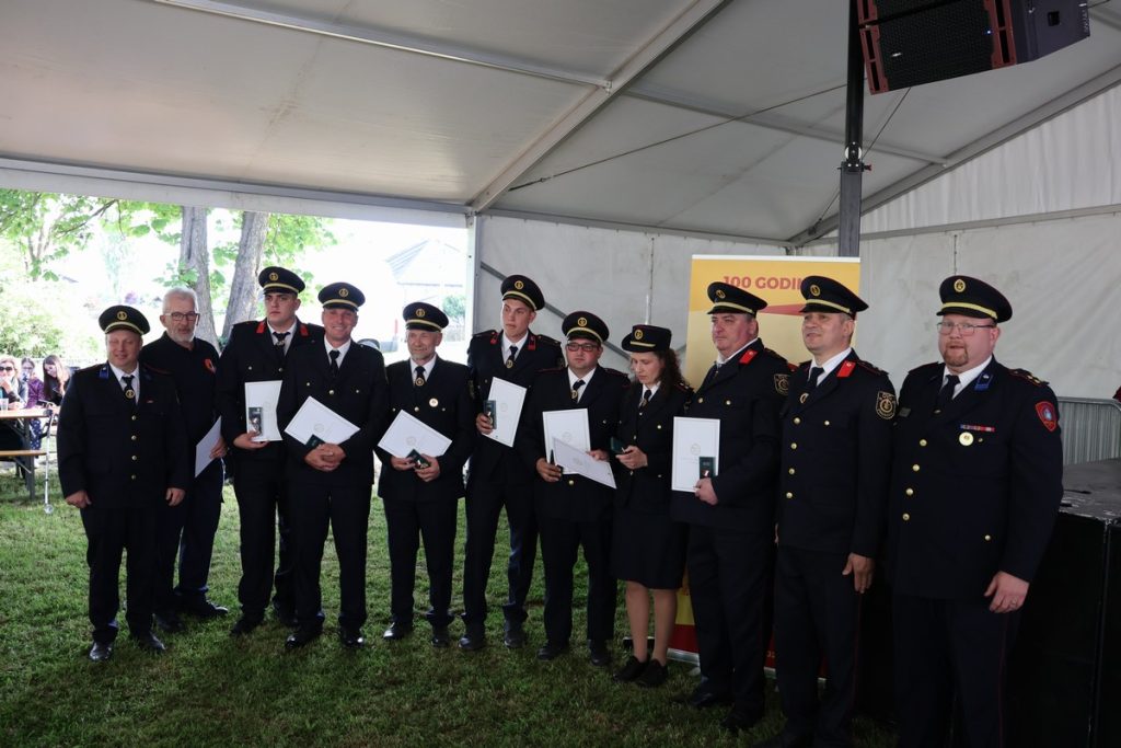 DVD Preseka, 100 godina (49) DVD Preseka, 100 godina (49)