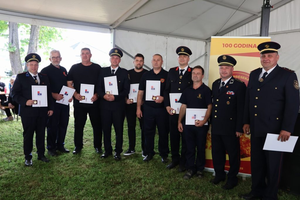 DVD Preseka, 100 godina (51) DVD Preseka, 100 godina (51)