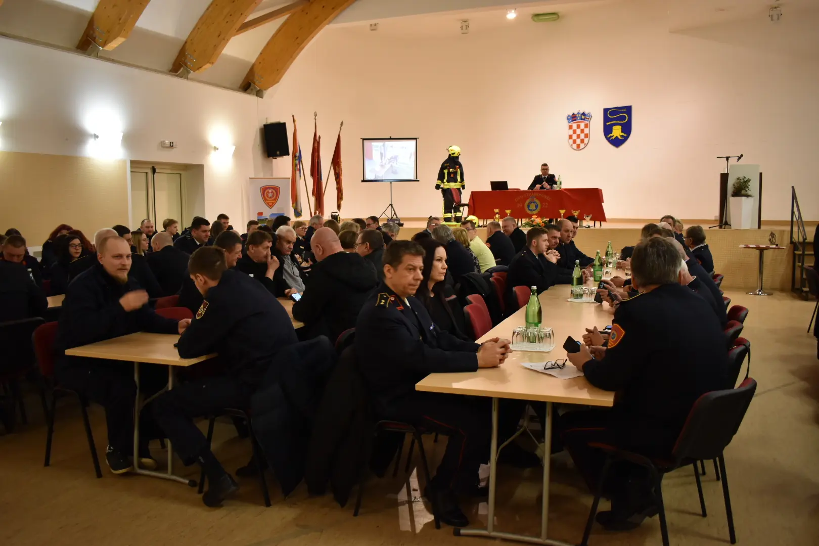 DVD STRAHONINEC IZBORNA SKUPŠTINA (10) DVD STRAHONINEC IZBORNA SKUPŠTINA (10)