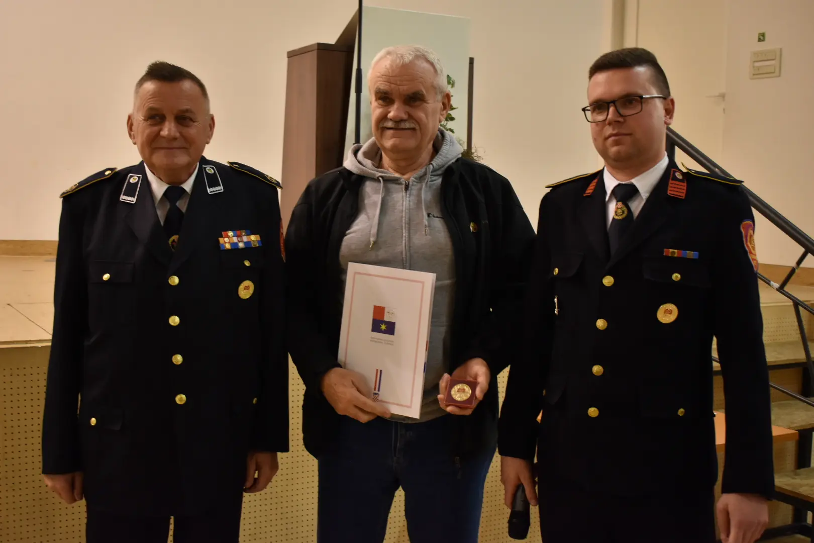 DVD STRAHONINEC IZBORNA SKUPŠTINA (16) DVD STRAHONINEC IZBORNA SKUPŠTINA (16)