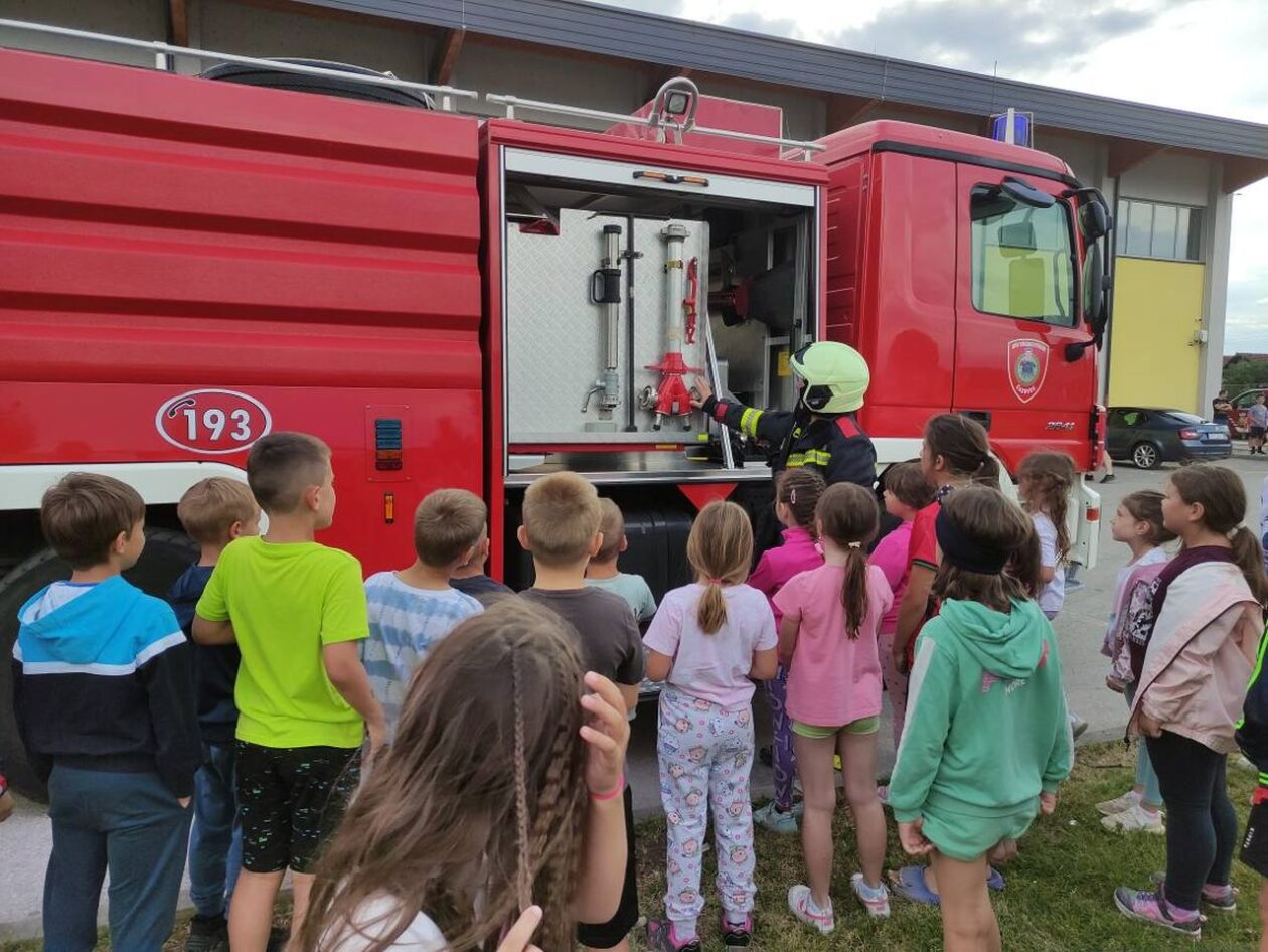 DVD STRAHONINEC Mladi vatrogasci kroz igru učili vještine i timski duh (12)