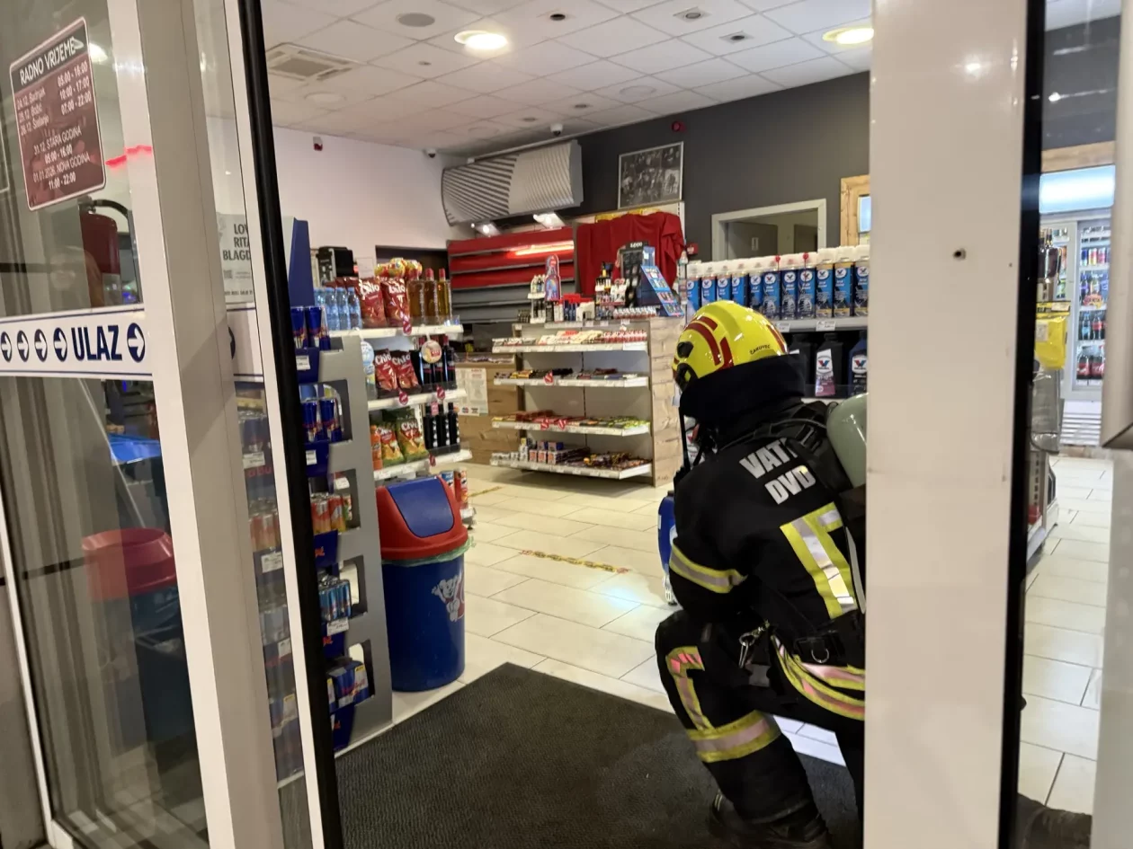 DVD STRAHONINEC vatrogasne vježbe adria oil (1)