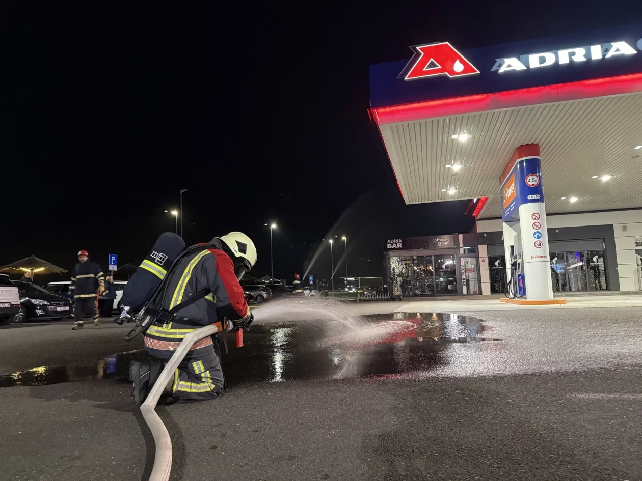 DVD STRAHONINEC vatrogasne vježbe adria oil (20)