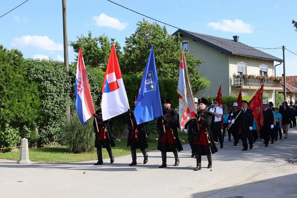 DVD Totovec obilježio 100 godina 2024 (7) DVD Totovec obilježio 100 godina 2024 (7)