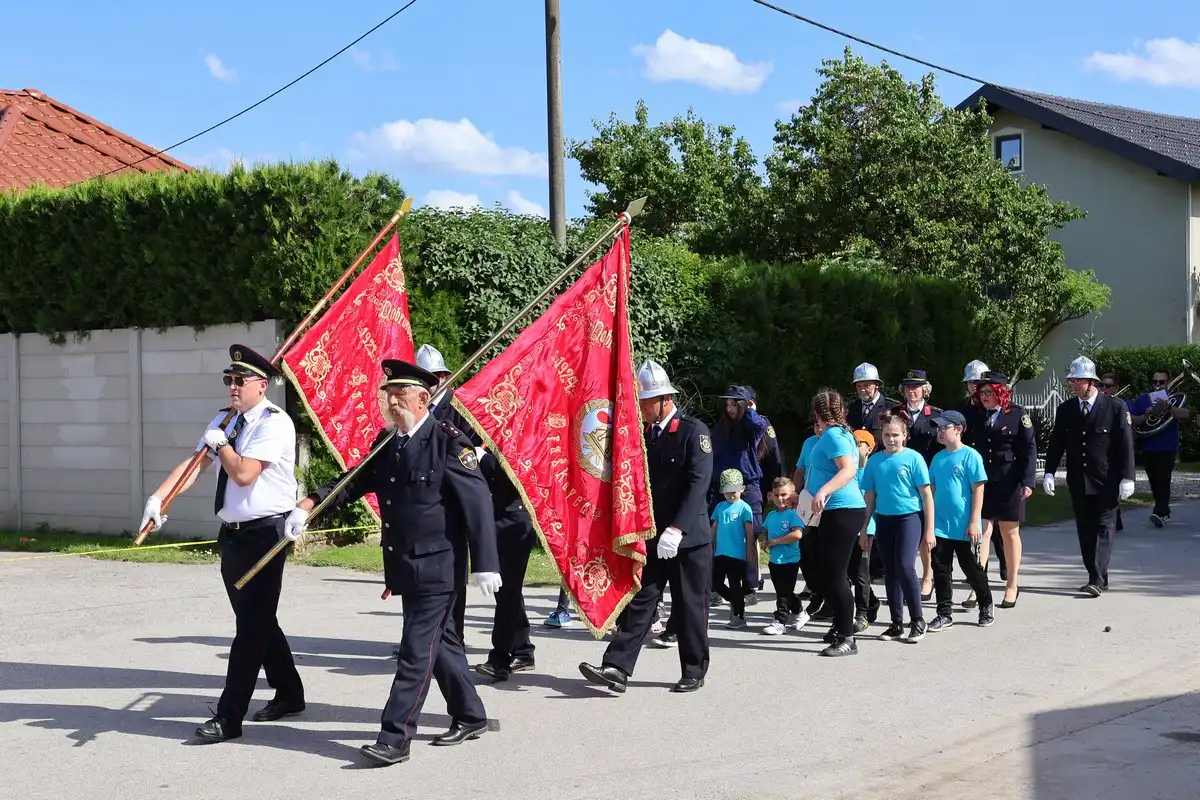 DVD Totovec obilježio 100 godina 2024 (8) DVD Totovec obilježio 100 godina 2024 (8)