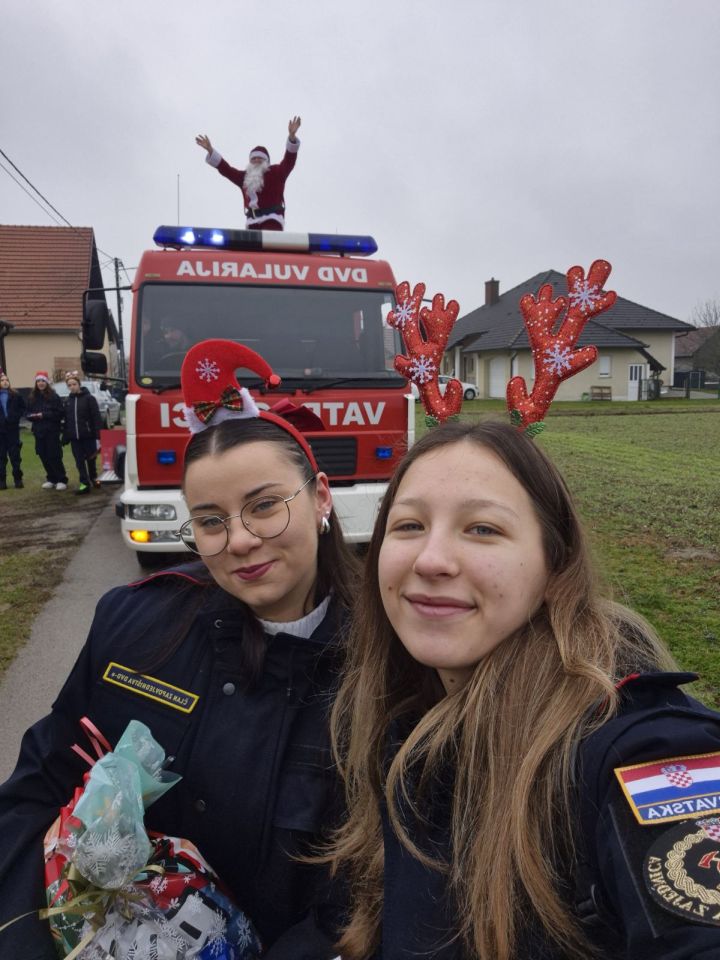 DVD VULARIJA Najdraža blagdanska akcija darovima razveselili najmlađe mještane (2)