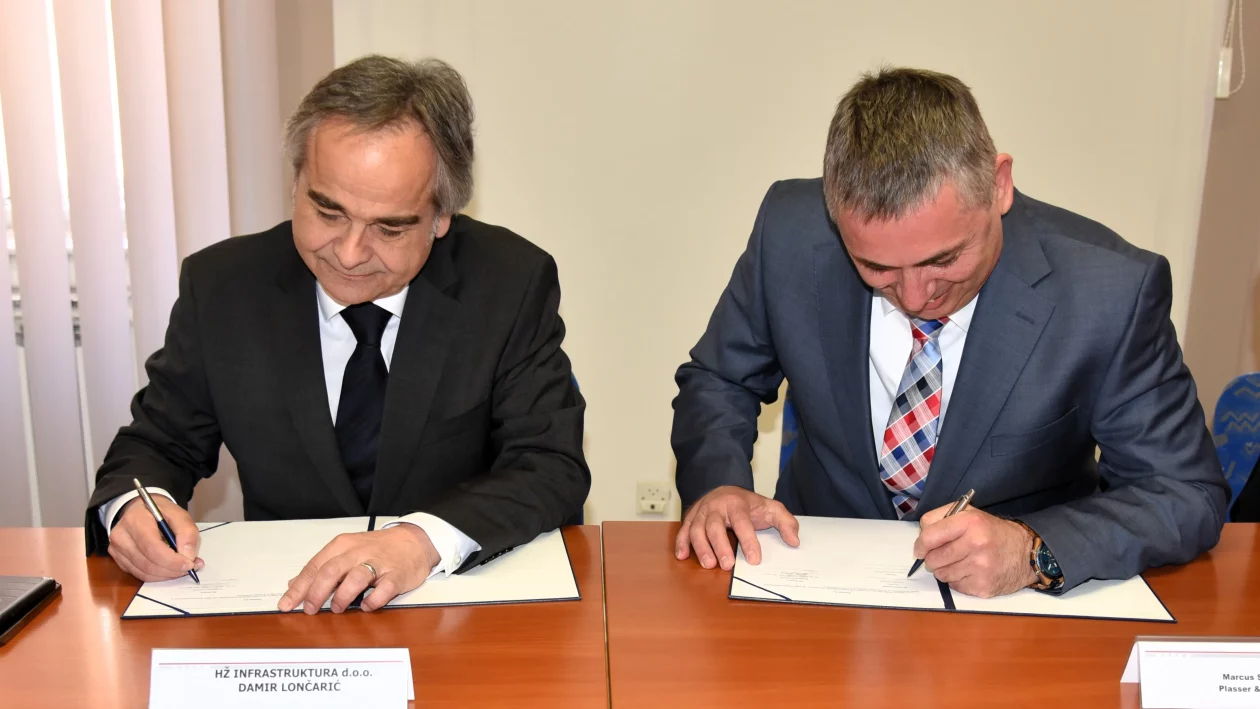 Damir Lončarić, HŽ Infrastruktura i Markus Schnetz, Plasser&Theurer Damir Lončarić, HŽ Infrastruktura i Markus Schnetz, Plasser&Theurer