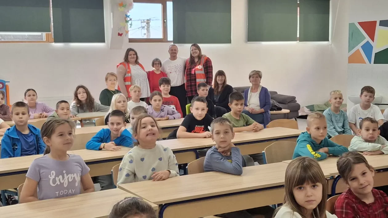 Dan darivatelja krvi, OŠ Draškovec, GDCK Prelog, Srećko Mirić (2) Dan darivatelja krvi, OŠ Draškovec, GDCK Prelog, Srećko Mirić (2)