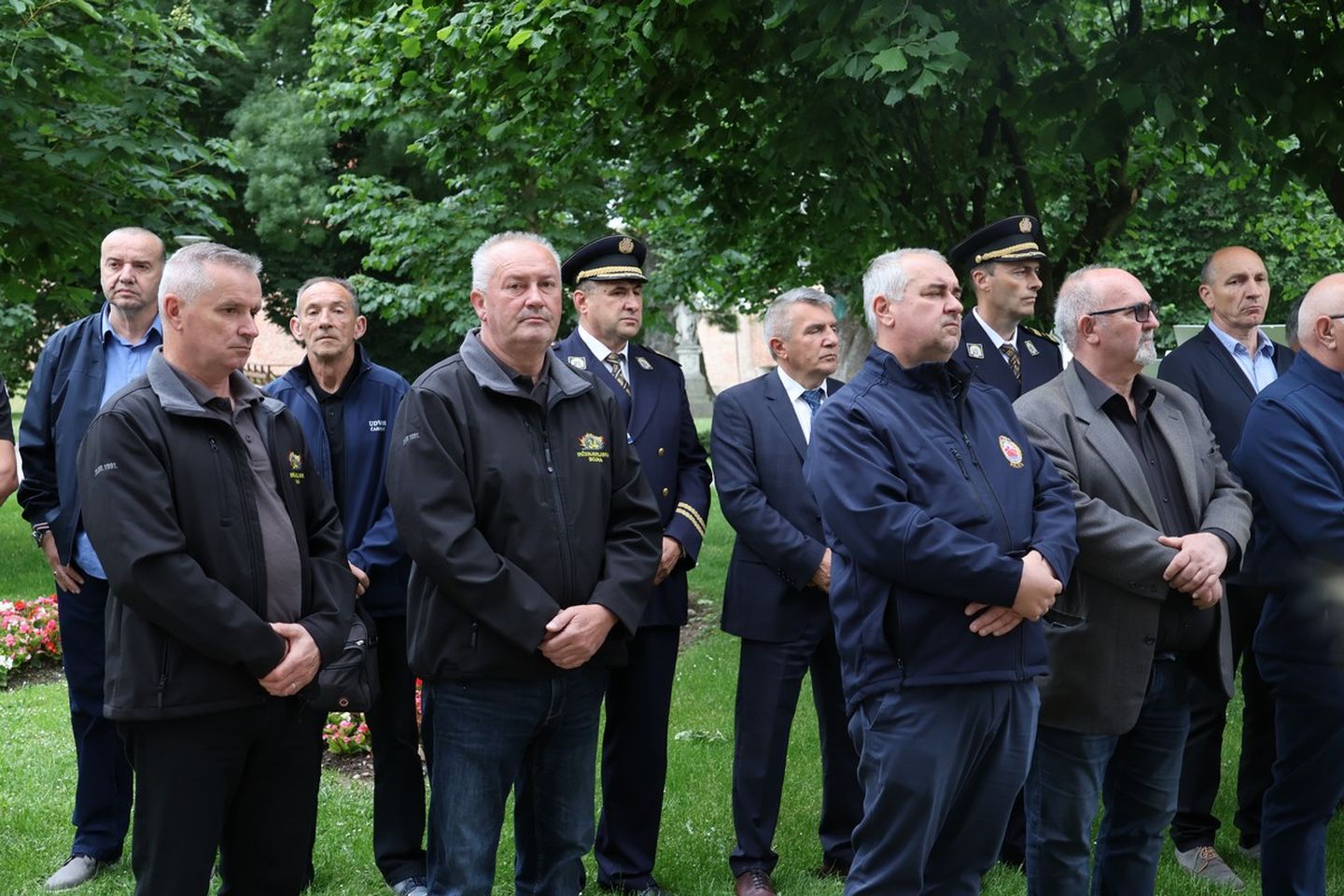 Dan državnosti Vijenci i svijeće kod spomenika u Perivoju Zrinskih 2025 (10)