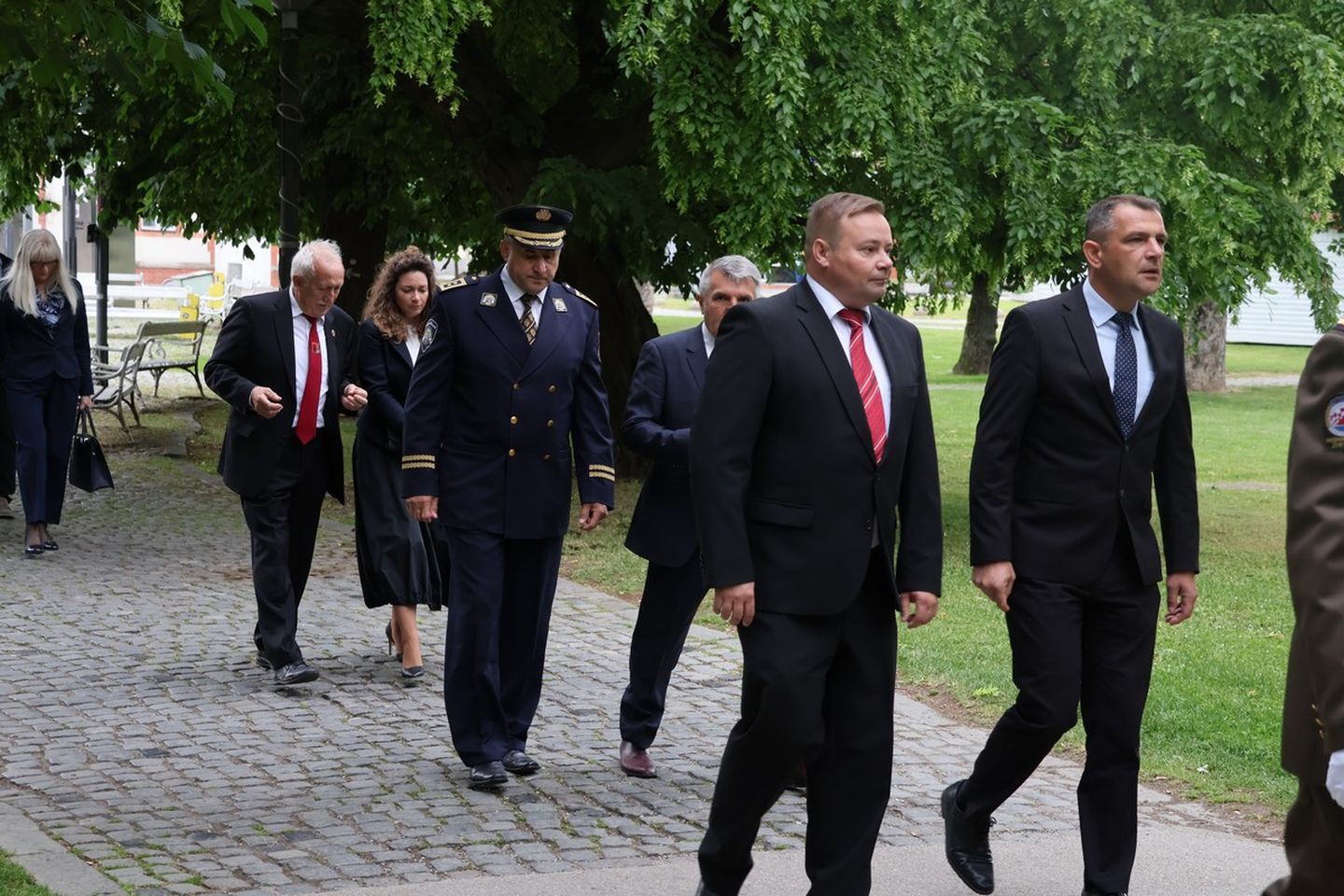 Dan državnosti Vijenci i svijeće kod spomenika u Perivoju Zrinskih 2025 (2)