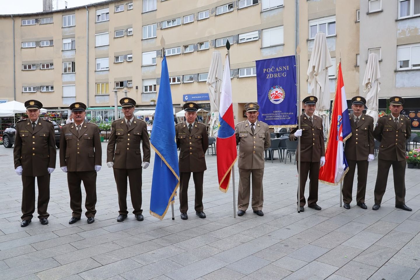 Dan državnosti Vijenci i svijeće kod spomenika u Perivoju Zrinskih 2025 (4)