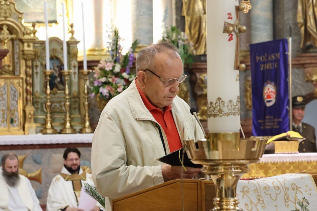 Dan državnosti Vijenci i svijeće kod spomenika u Perivoju Zrinskih 2025 (5)