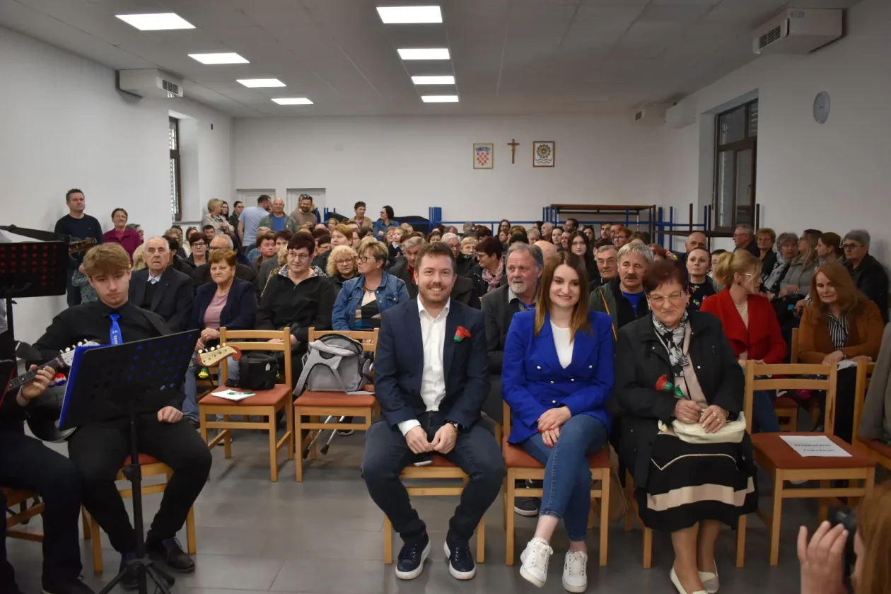 Dan žena Sivica (2)