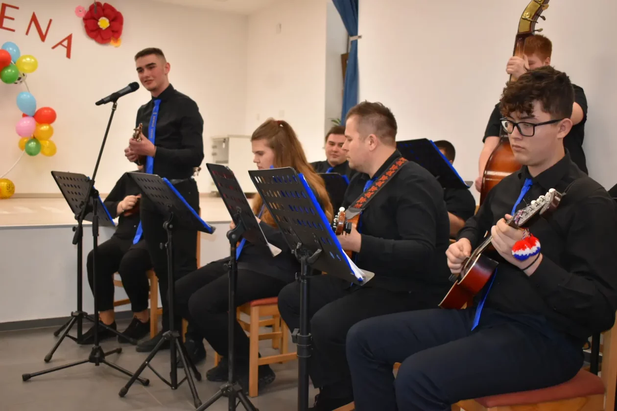 Dan žena Sivica (20)